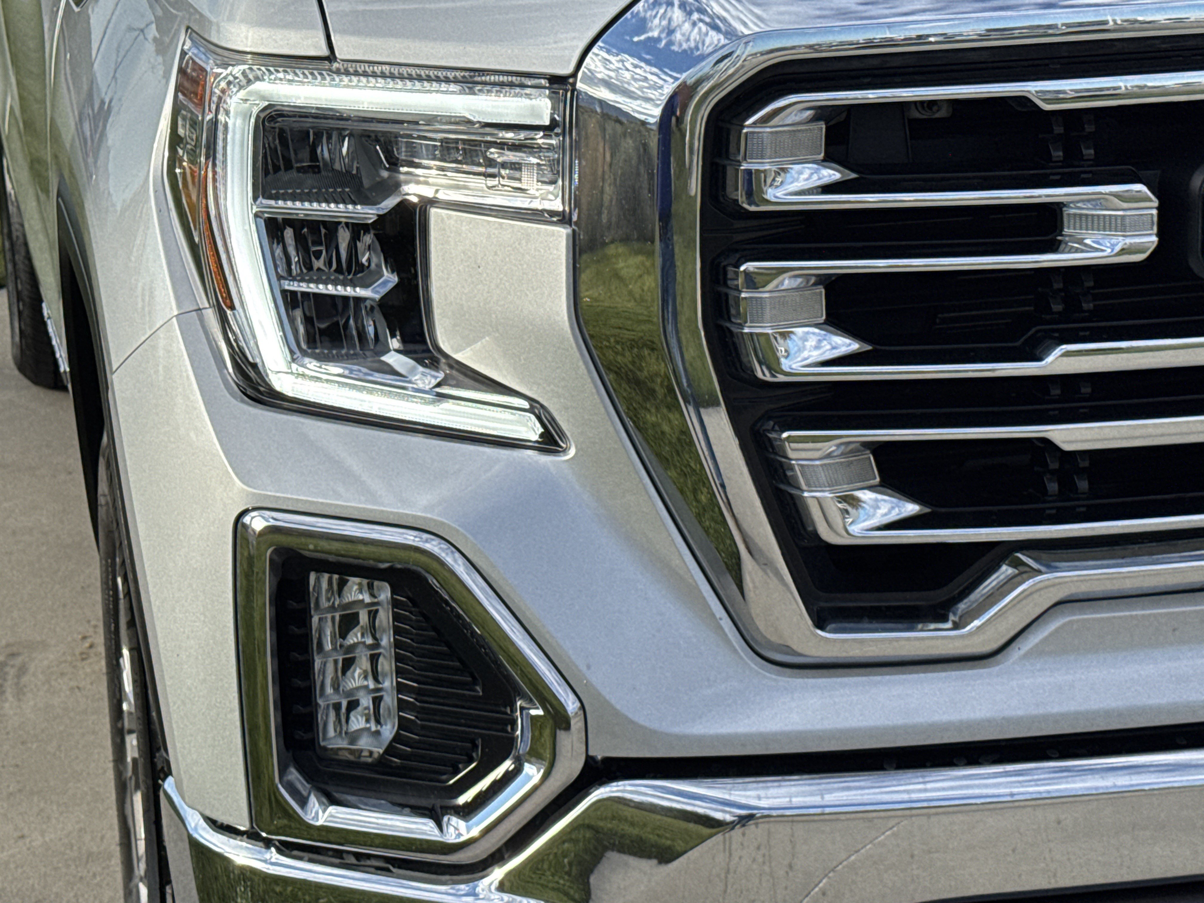 Used 2022 GMC Sierra 1500 SLT AWD/4WD image 11