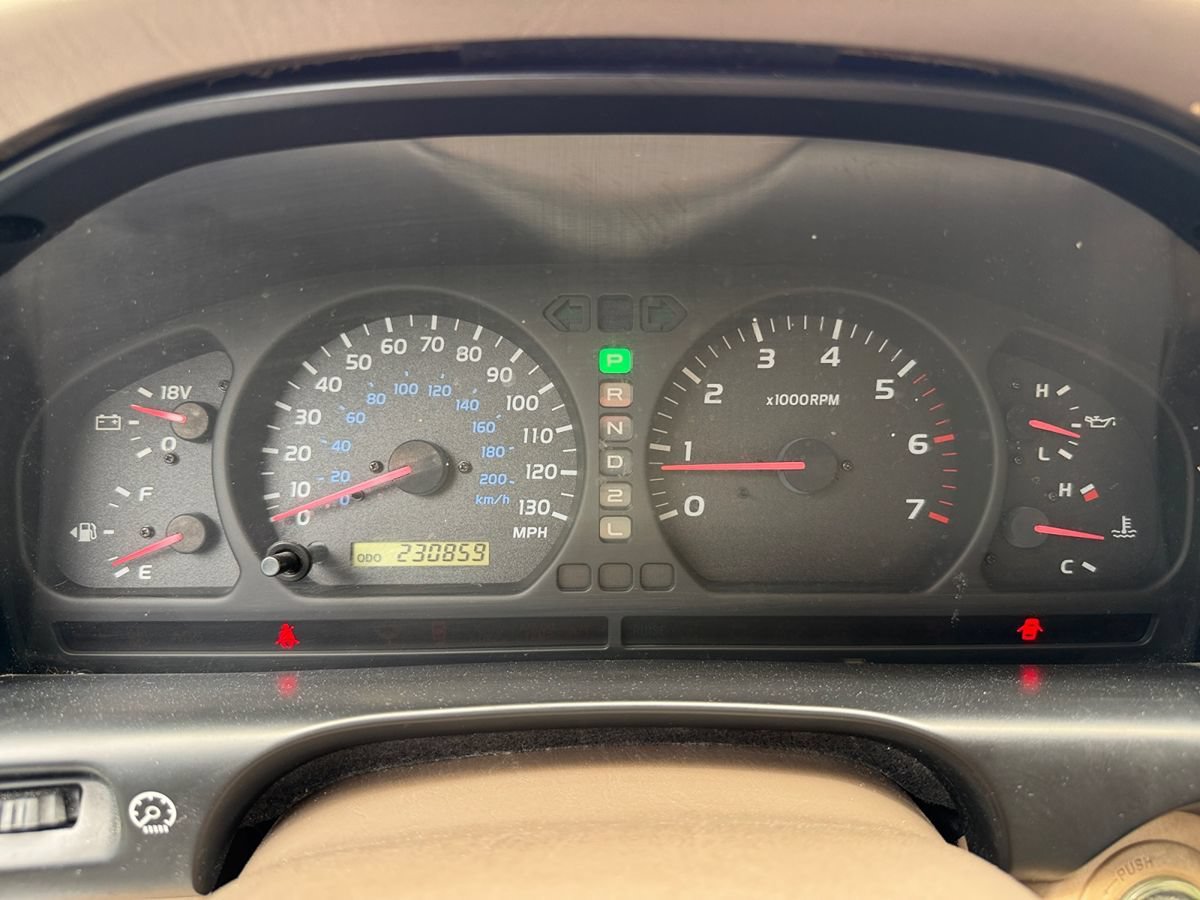 Used 2001 Toyota Land Cruiser w/ Convenience Pkg AWD/4WD image 28