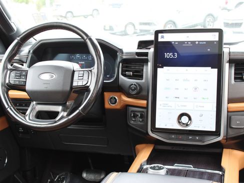Used 2023 Ford Expedition Platinum AWD/4WD image 28
