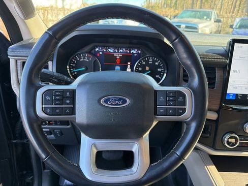 Used 2024 Ford Expedition Limited image 16