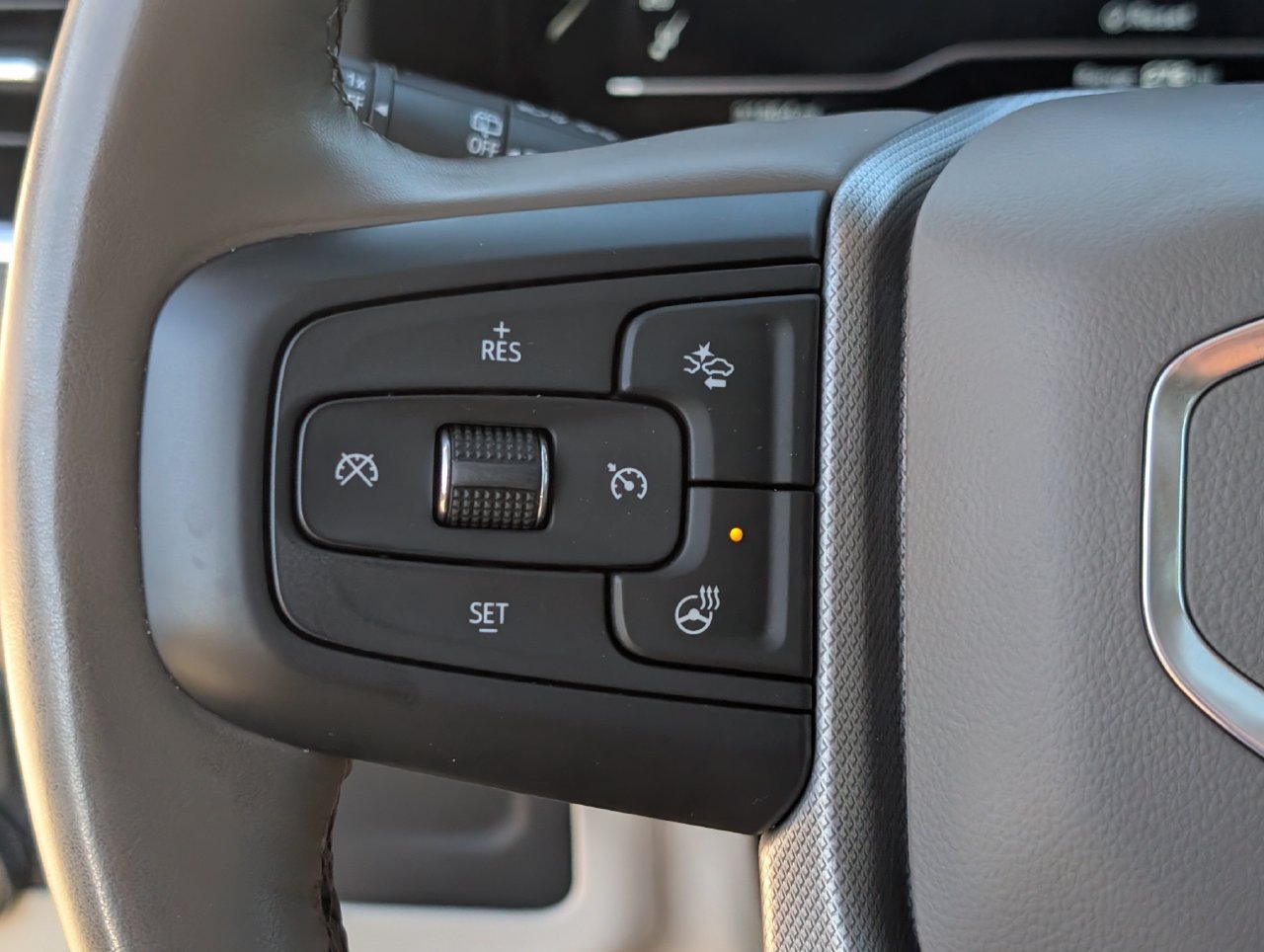 Used 2024 GMC Yukon Denali RWD image 21