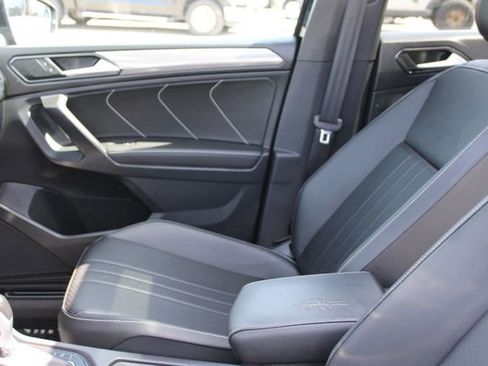 Used 2023 Volkswagen Tiguan SE R-Line FWD image 29