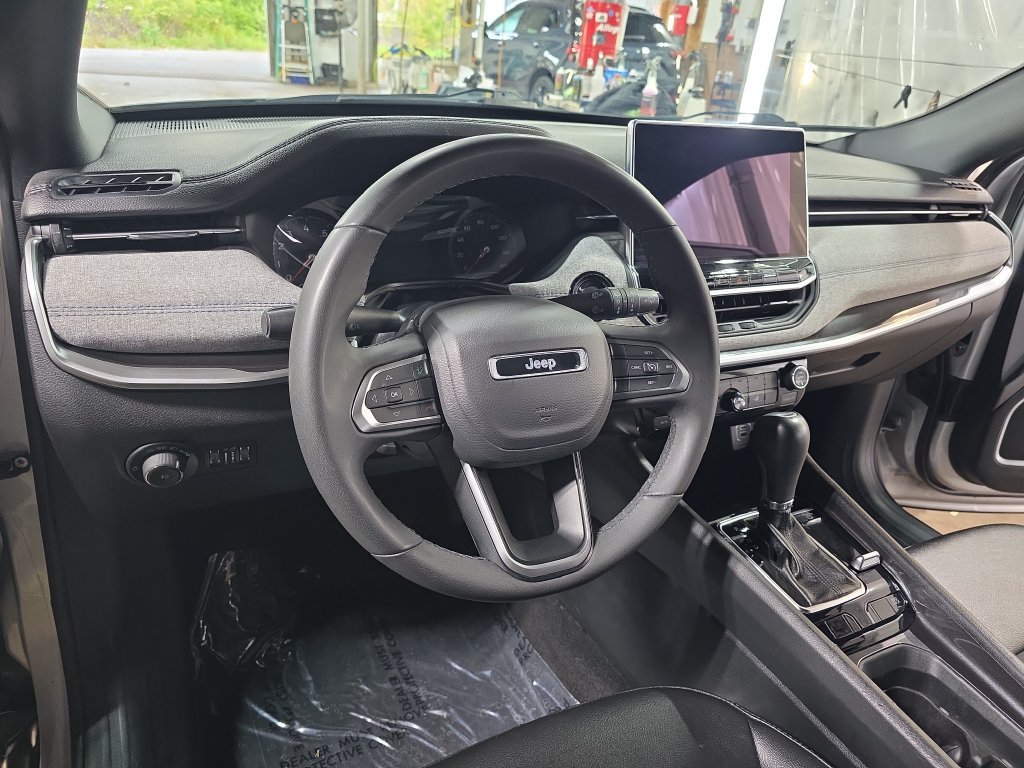 Used 2024 Jeep Compass Latitude AWD/4WD image 18