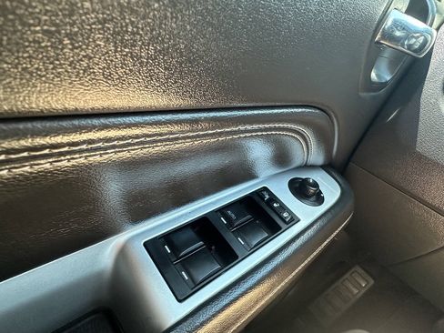 Used 2014 Jeep Compass Limited FWD image 13