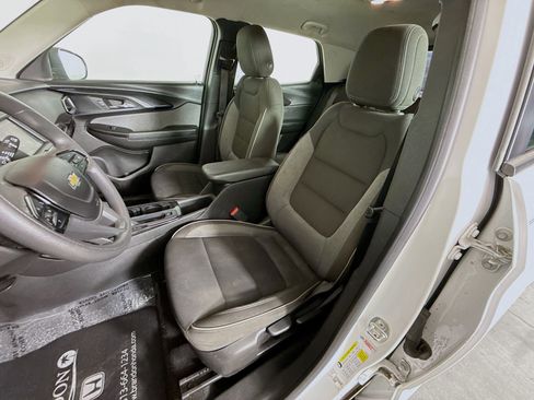 Used 2023 Chevrolet TrailBlazer LS FWD image 24