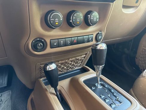 Used 2015 Jeep Wrangler Unlimited Rubicon w/ Dual Top Group AWD/4WD image 17