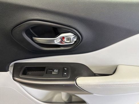 Used 2019 Jeep Cherokee Limited image 56