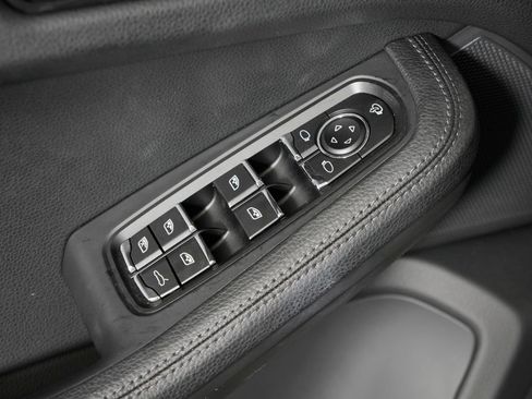 Certified 2023 Porsche Macan AWD/4WD image 18