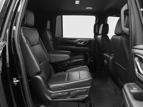 Used 2023 GMC Yukon XL SLT image 24