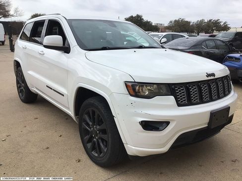 Used 2018 Jeep Grand Cherokee Altitude image 4