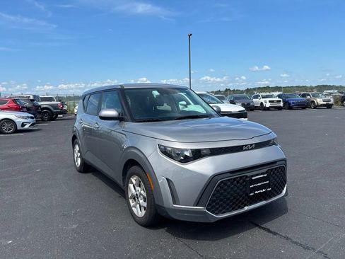 Used 2024 Kia Soul LX w/ Option Group 015 FWD image 1