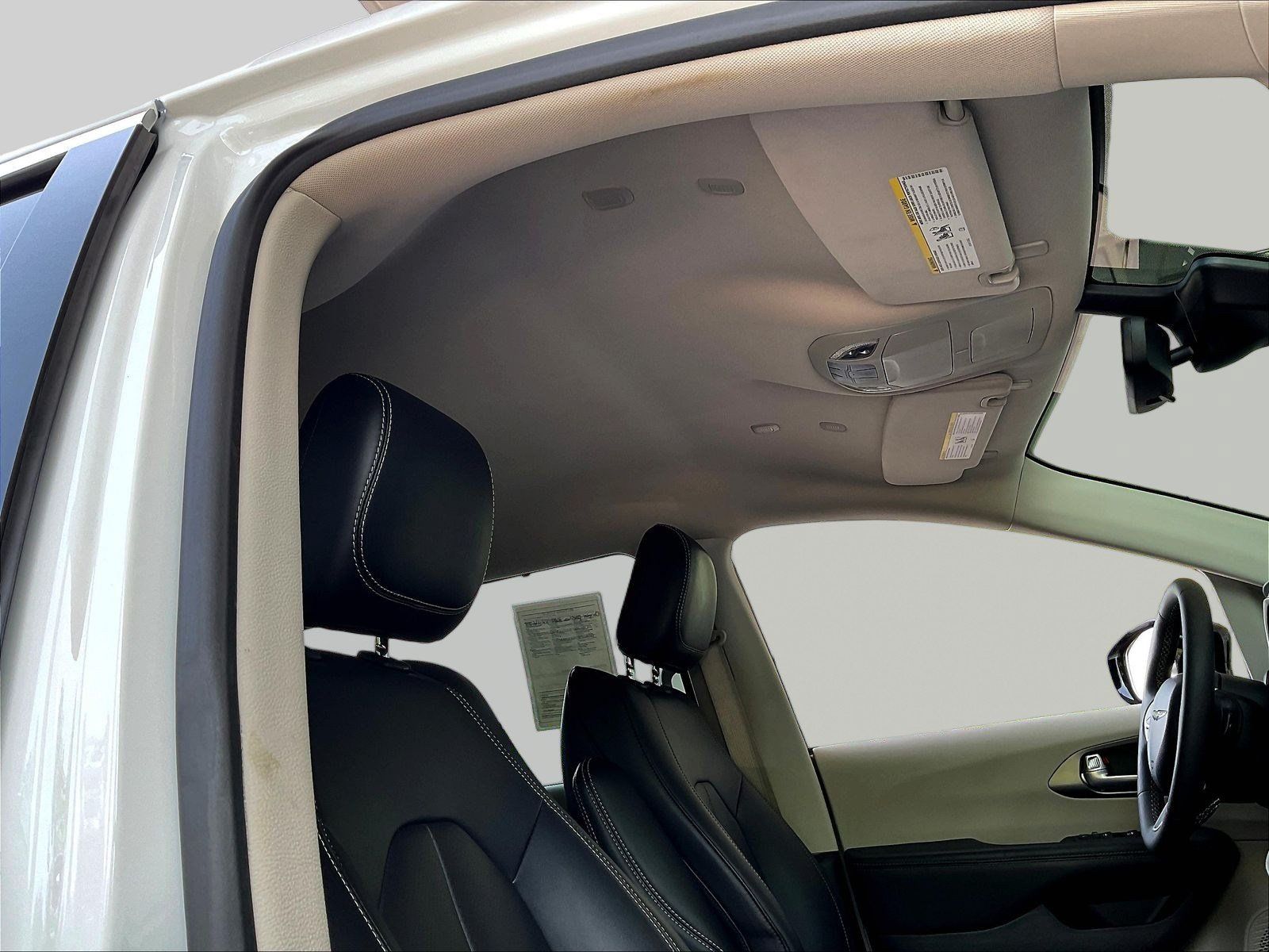 Used 2024 Chrysler Pacifica Touring-L FWD image 27