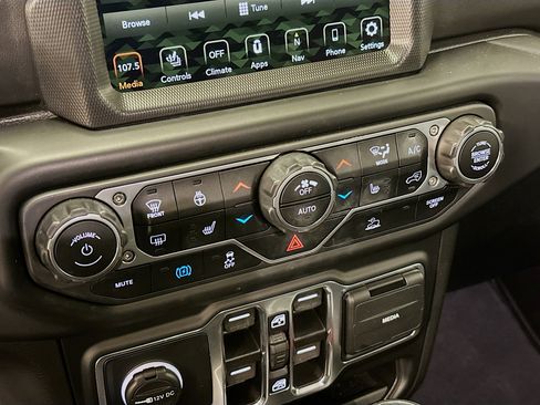 Used 2023 Jeep Wrangler Unlimited Sahara w/ Cold Weather Group AWD/4WD image 24