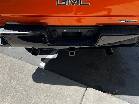 Used 2018 GMC Sierra 1500 SLT w/ All Terrain Package AWD/4WD image 8