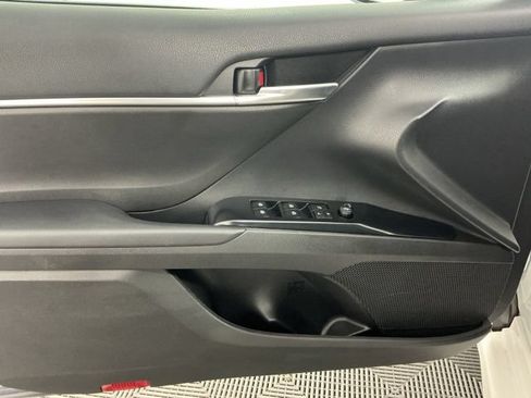 Used 2020 Toyota Camry SE FWD image 7