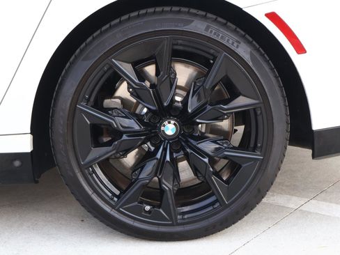 Used 2023 BMW 760i xDrive w/ Executive Package image 9