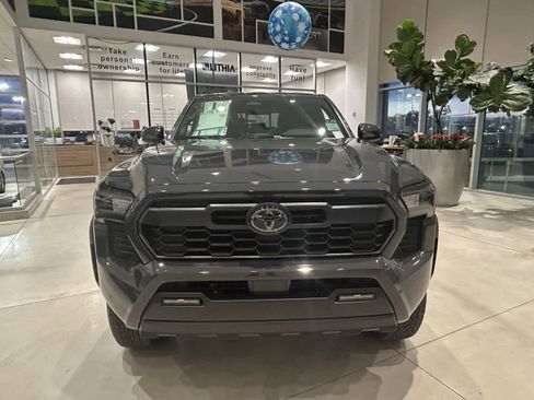 Used 2025 Toyota Tacoma TRD Off-Road image 9