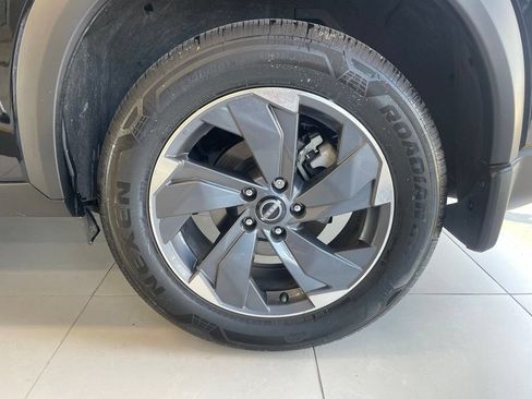 Certified 2025 Nissan Rogue SV FWD image 17