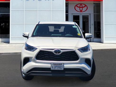 Used 2023 Toyota Highlander L AWD/4WD image 2