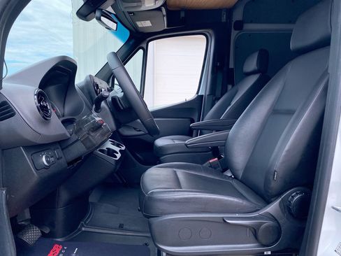 Used 2025 Mercedes-Benz Sprinter 2500 image 14