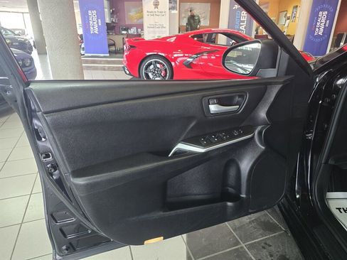 Used 2015 Toyota Camry SE image 7