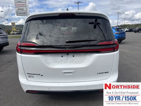 New 2026 Chrysler Pacifica Limited w/ Uconnect Theater Family Group image 7