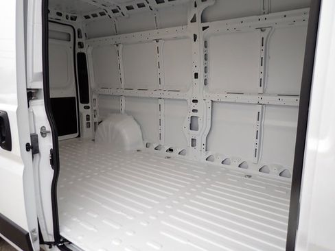 New 2026 RAM ProMaster 2500 w/ Quick Order Package 22G SLT image 15