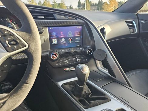 Used 2015 Chevrolet Corvette Z06 w/ 3LZ Preferred Equipment Group image 32