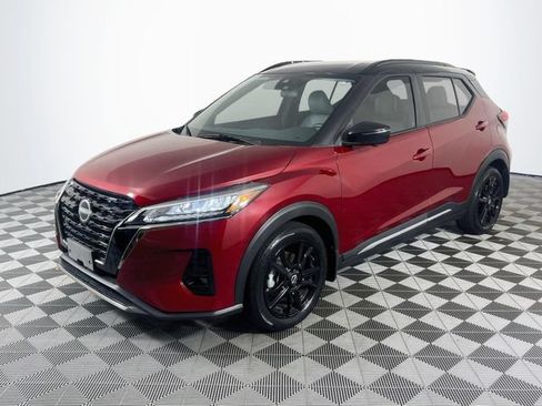 Used 2022 Nissan Kicks SR w/ Premium Package FWD image 4