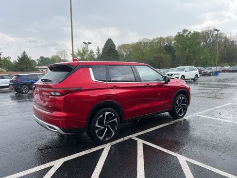 Used 2024 Mitsubishi Outlander AWD image 6