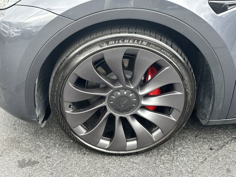 Used 2023 Tesla Model Y Performance image 13