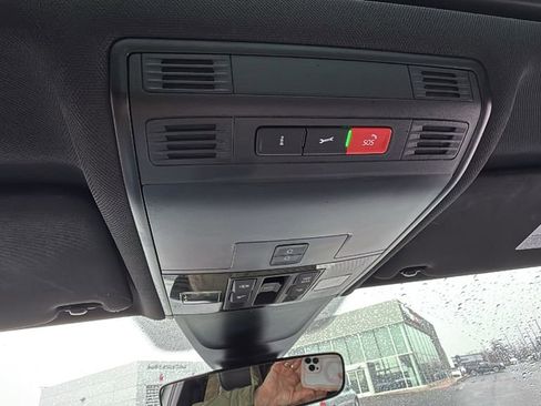 Used 2023 Volkswagen Tiguan SE R-Line image 22