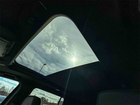 Used 2021 GMC Yukon XL Denali w/ Denali Premium Package image 35