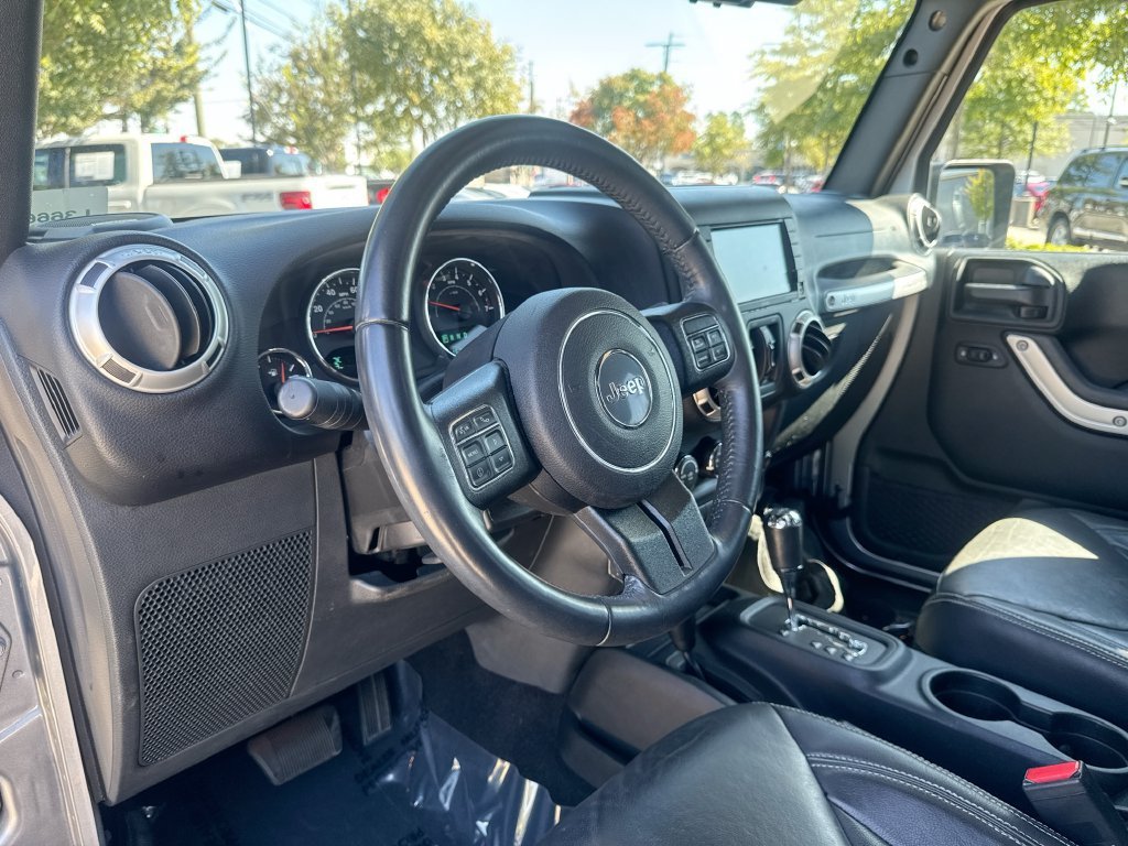 Used 2017 Jeep Wrangler Unlimited Sahara w/ Connectivity Group AWD/4WD image 20