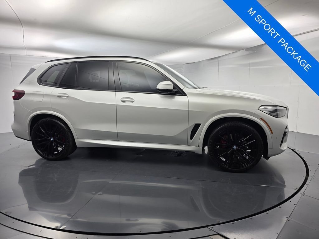 Certified 2022 BMW X5 sDrive40i w/ M Sport Package RWD image 3