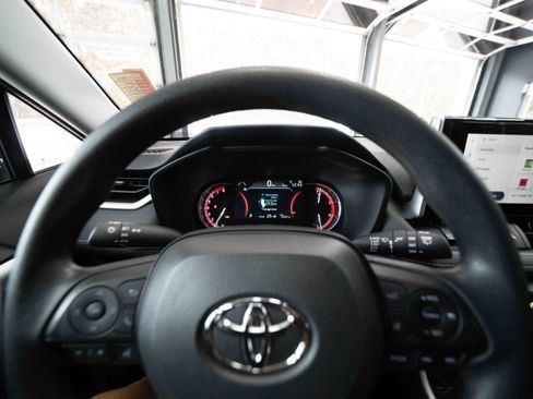 Used 2025 Toyota RAV4 XLE image 15