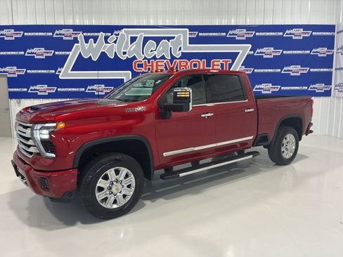 Used 2025 Chevrolet Silverado 2500 High Country image 3
