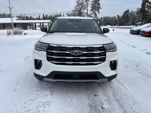 Used 2025 Ford Explorer Active w/ Active Comfort Package image 8