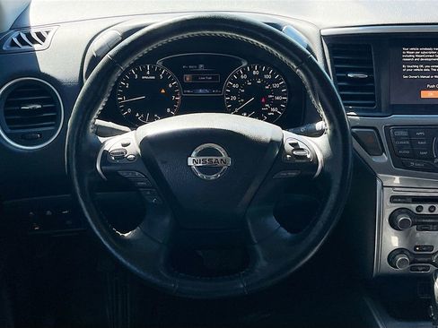 Used 2020 Nissan Pathfinder SL image 11