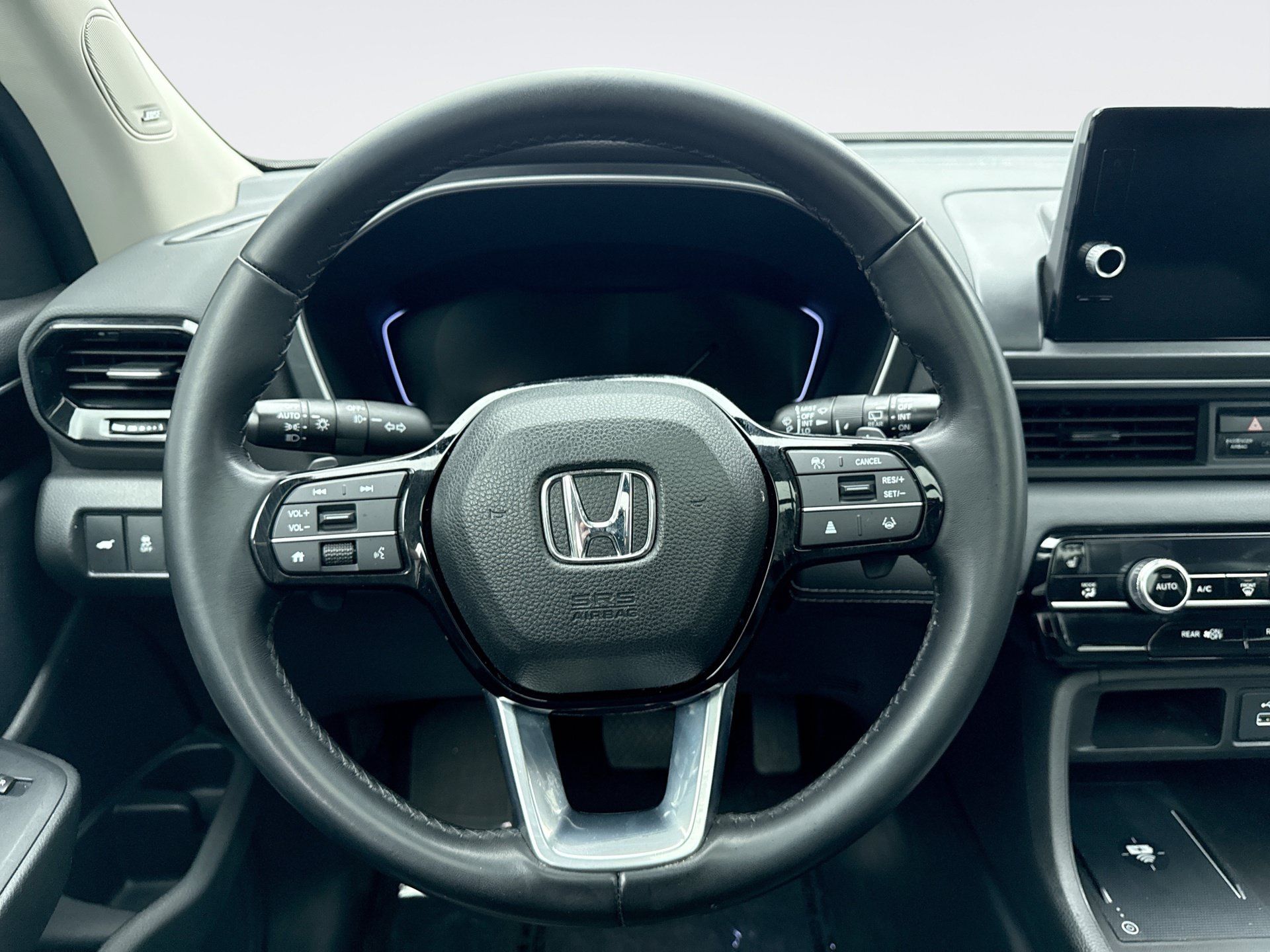 Used 2023 Honda Pilot Touring image 12