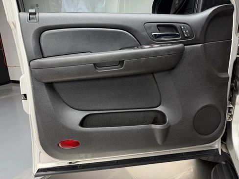 Used 2009 Chevrolet Avalanche LTZ AWD/4WD image 25