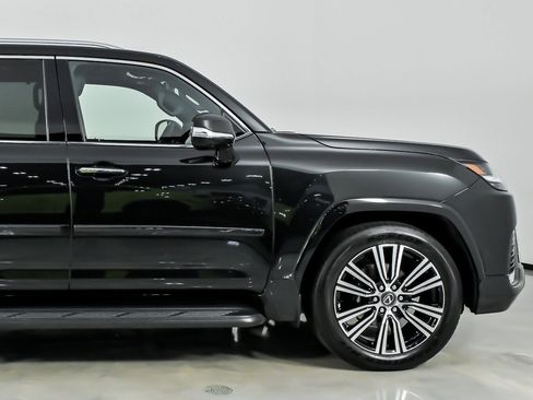 Used 2025 Lexus LX 700h Luxury AWD/4WD image 14
