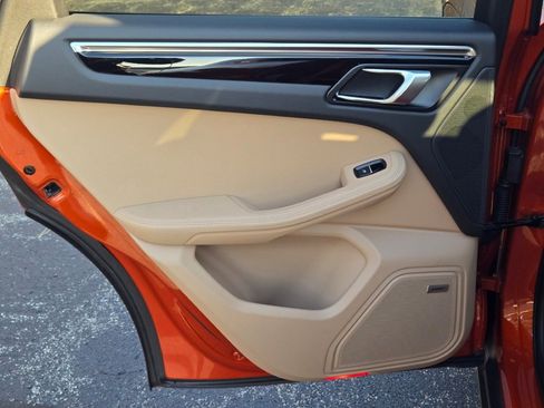 Used 2025 Porsche Macan image 31