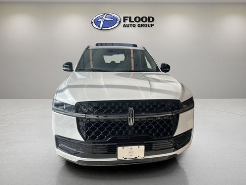 New 2026 Lincoln Navigator Reserve w/ Jet Appearance Package image 2