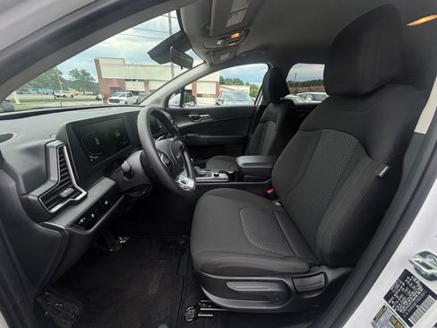 Used 2025 Kia Sportage LX FWD image 26