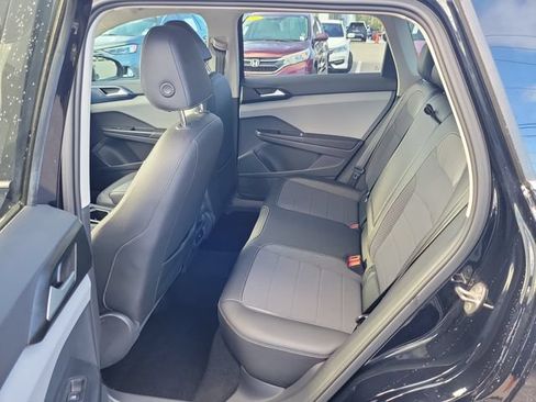 Certified 2023 Volkswagen Taos SE w/ Panoramic Sunroof Package FWD image 10