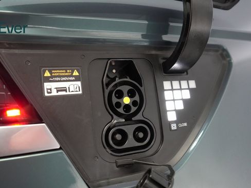 Used 2024 Hyundai Ioniq 5 Limited image 24