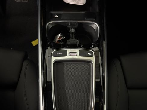 Used 2026 Mercedes-Benz GLB 250 image 24