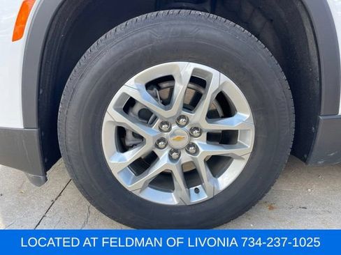 Used 2023 Chevrolet Traverse LS w/ Safety Package FWD image 5