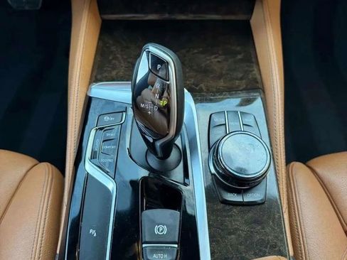 Used 2018 BMW M550i xDrive image 30